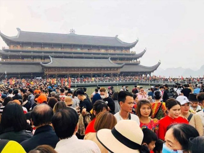 Chùa Tam Chúc lập kỷ lục đón 5 vạn khách trong một ngày