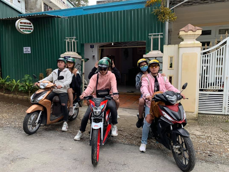 Háo hức hái mận tại Mộc Châu