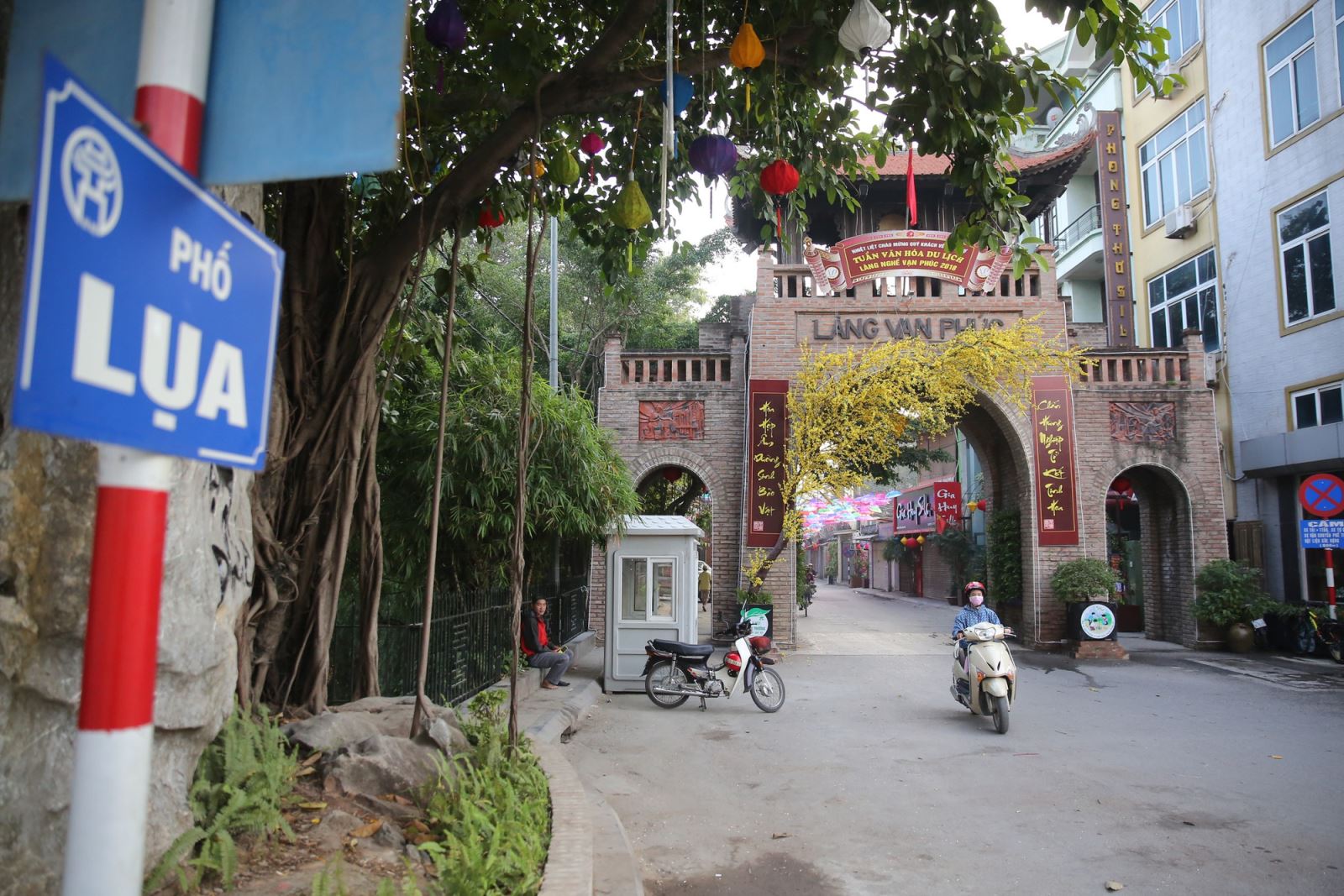 Làng lụa Vạn Phúc