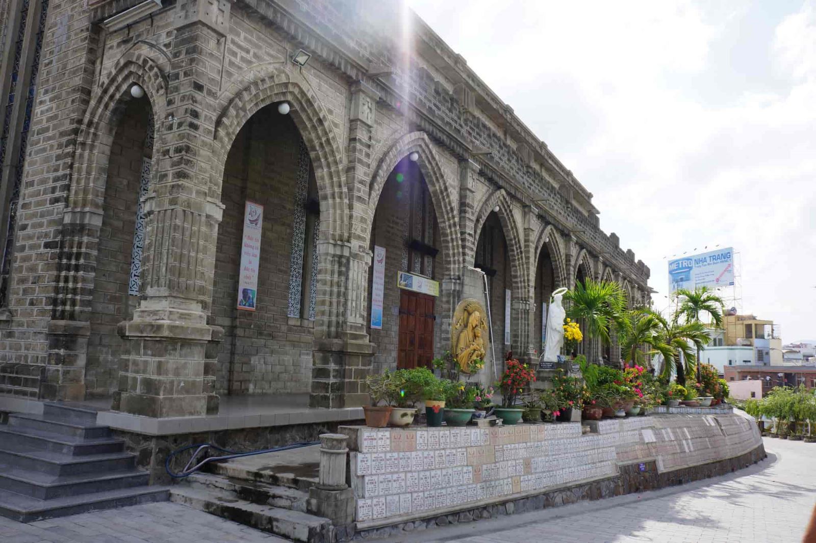 Nhà Thờ Đá Nha Trang